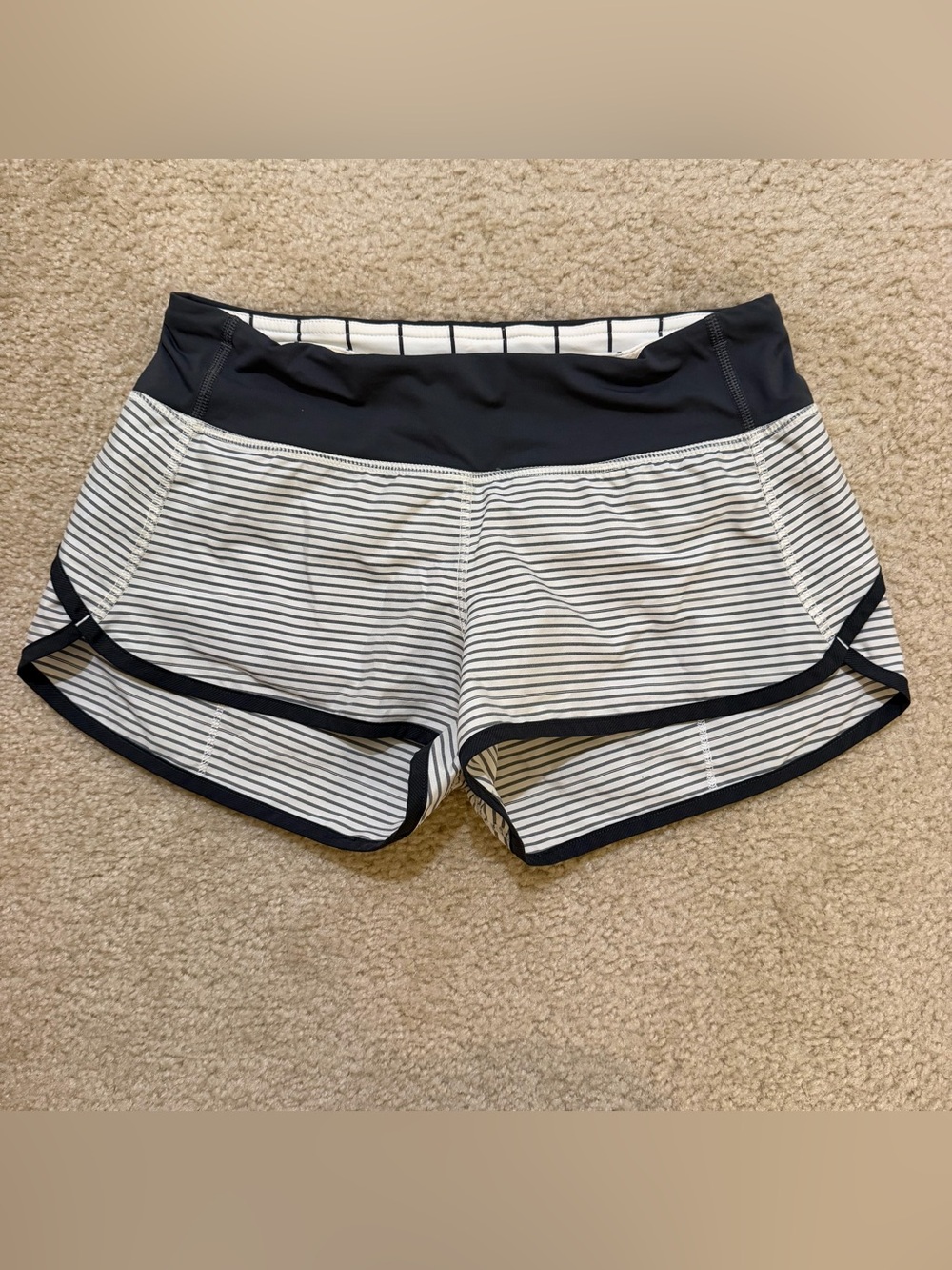 Lululemon Run: Speed Short Hyper Stripe Reflective Angel Wing Size 4